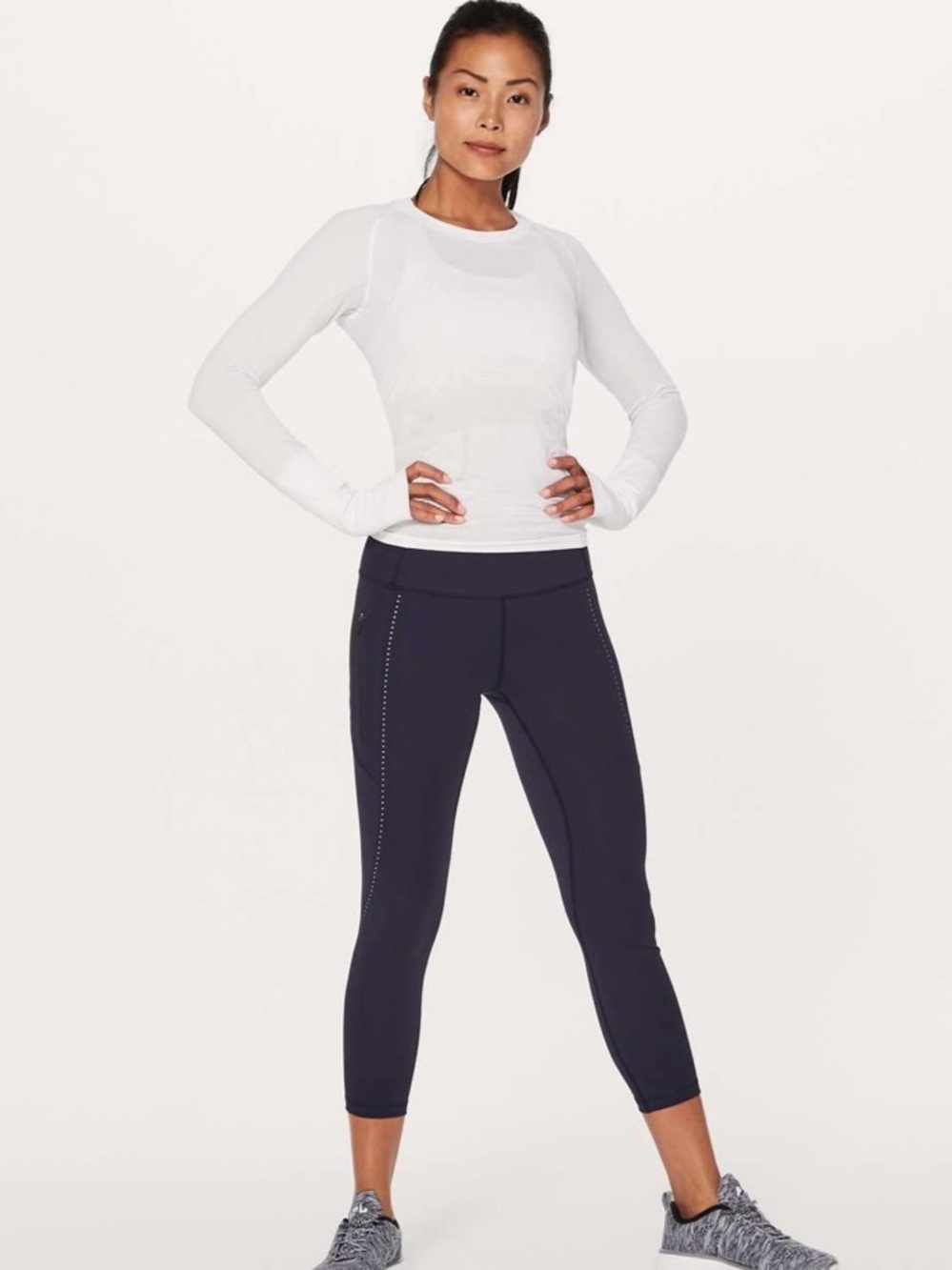 Lululemon Leggings Women’s Midnight Blue Size 6 Extra Mile Crop Reflective